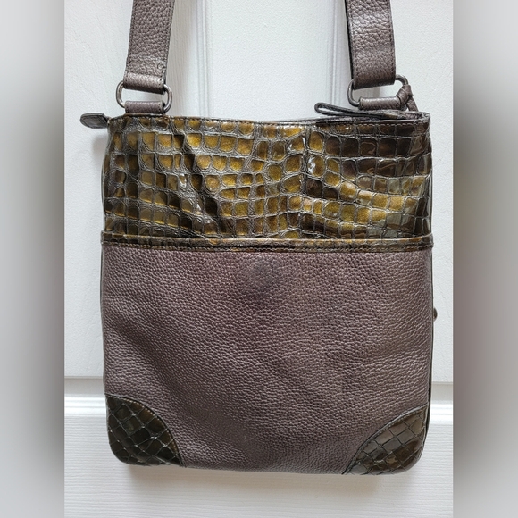 Elegant Gray and Olive Crocodile-Embossed Leather Crossbody Bag - Picture 2 of 9